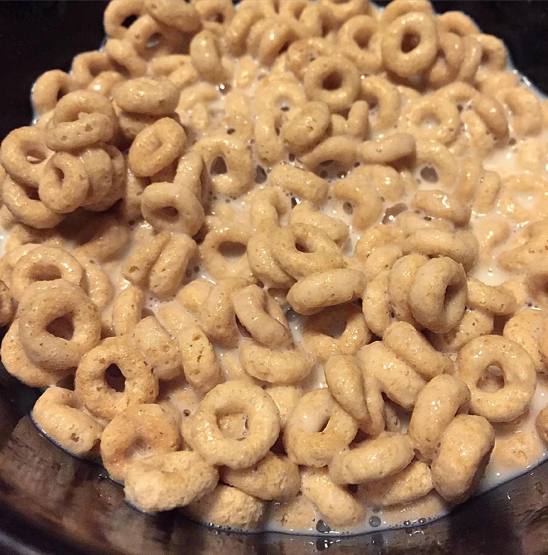 Tried and true  Cheerios are THE best prerun breakfasthellip