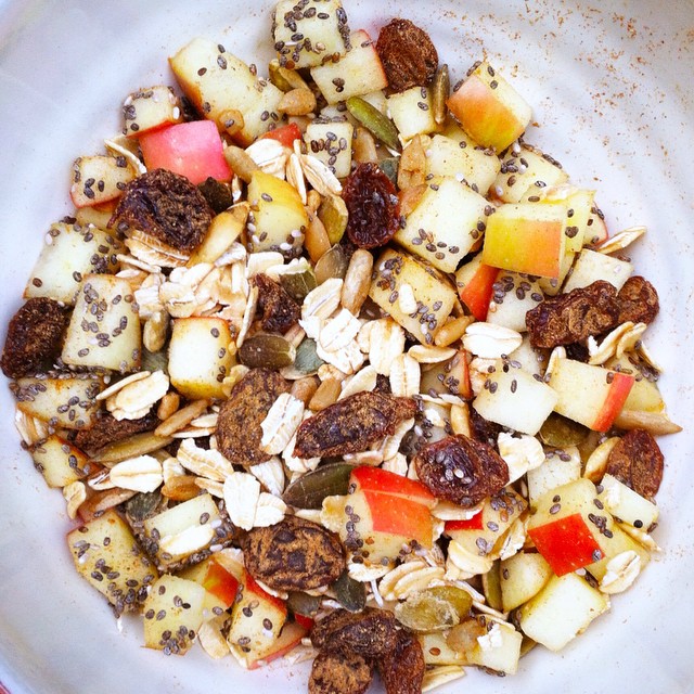 Breaking my fast the wholesome way with some #homemade Apple Chia #Muesli ? mix together oats, pepitas, sunflower seeds, raisins, cinnamon, freshly chopped apple and chia seeds. Let sit in a bowl with milk for 5 minutes and enjoy. Happy Thursday!  Make it a productive one ?